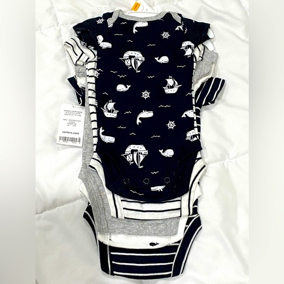 NWT✨Carter’s NEWBORN baby basics 🐳 comes with 5 ONESIS - Picture 1 of 3